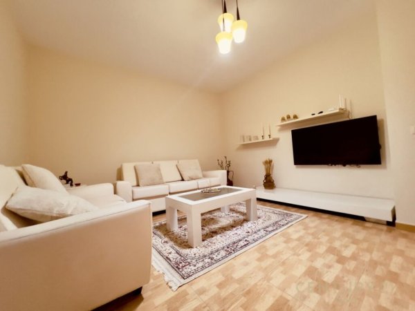 Tirane, jepet me qera apartament 1+1+Aneks+Ballkon Kati 4, 65 m² 650 € (Myslym Shyri)