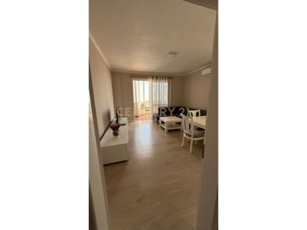 Tirane, jepet me qera apartament 1+1+Aneks+Ballkon Kati 8, 80 m² 700 € (Stadiumi Dinamo)