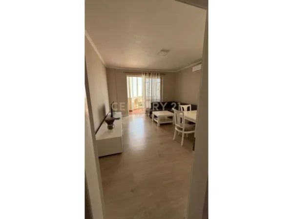 Tirane, jepet me qera apartament 1+1+Aneks+Ballkon Kati 8, 80 m² 700 € (Stadiumi Dinamo)