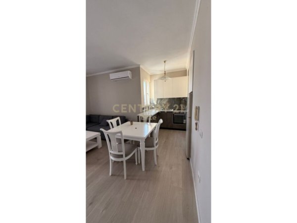 Tirane, jepet me qera apartament 1+1+Aneks+Ballkon Kati 8, 80 m² 700 € (Stadiumi Dinamo)
