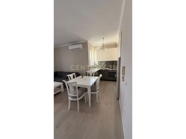 Tirane, jepet me qera apartament 1+1+Aneks+Ballkon Kati 8, 80 m² 700 € (Stadiumi Dinamo)