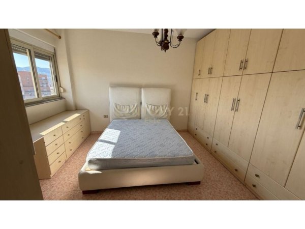 Tirane, jepet me qera apartament 1+1+Aneks+Ballkon Kati 8, 80 m² 700 € (Stadiumi Dinamo)