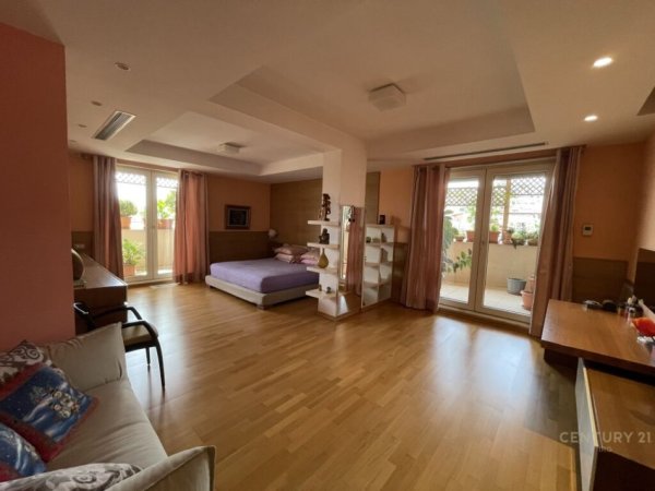 Tirane, jepet me qera apartament+verande | Penthouse 3+1+Aneks+Ballkon Kati 9, 565 m² 2.500 € (Mbikalimi i Komunes se Parisit)