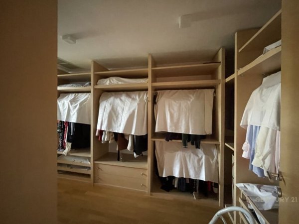 Tirane, jepet me qera apartament+verande | Penthouse 3+1+Aneks+Ballkon Kati 9, 565 m² 2.500 € (Mbikalimi i Komunes se Parisit)