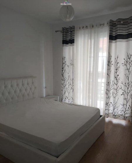 Tirane, jepet me qera apartament 2+1 Kati 2, 85 m² 600 € (kodra e diellit)