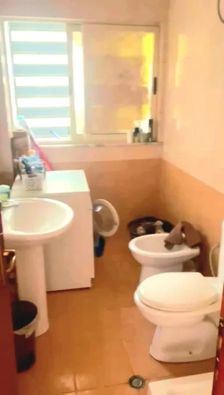 Tirane, jepet me qera apartament 1+1+Ballkon Kati 3, 55 m² 450 € (FUSHA E AVIACIONIT)