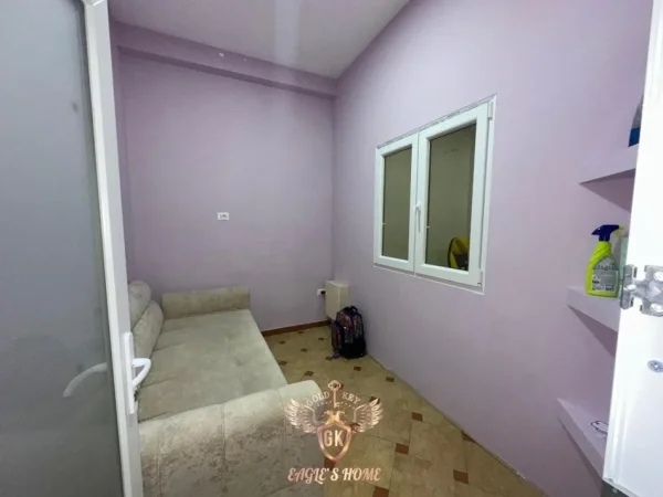 Durres, shes ambjent biznesi Kati 0, 32 m² (Prane Rruges Portit)