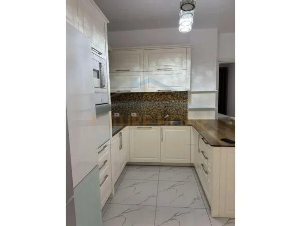 Shqiperi, shitet apartament 2+1+ Ballkon+ Post Parkimi, Kati 5, 88 m² 260.000 € (Zogu i Zi)