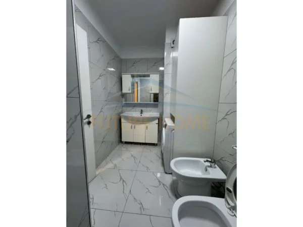 Shqiperi, shitet apartament 2+1+ Ballkon+ Post Parkimi, Kati 5, 88 m² 260.000 € (Zogu i Zi)