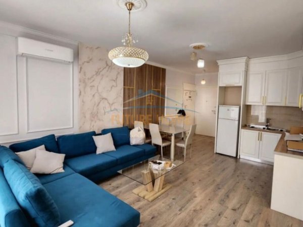 Tirane, jap me qera apartament 2+1+Ballkon Kati 6, 94 m² 700 € (Kompleiksi Fiori di Bosco)