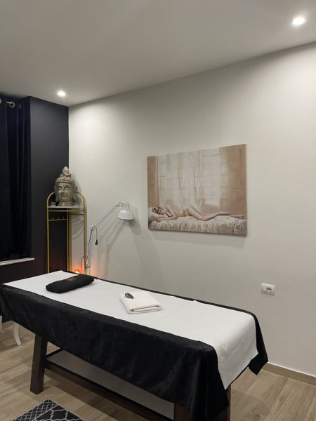 Tirane, jepet me qera dyqan Kati 0, 50 m² 600 € (Stadiumi Dinamo)