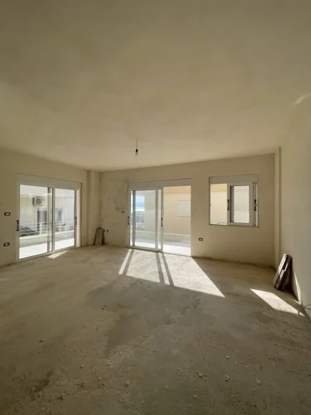 Sarande, shitet apartament 1+1+Ballkon Kati 5, 84 m² 115.000 € (Rruga butrinti)