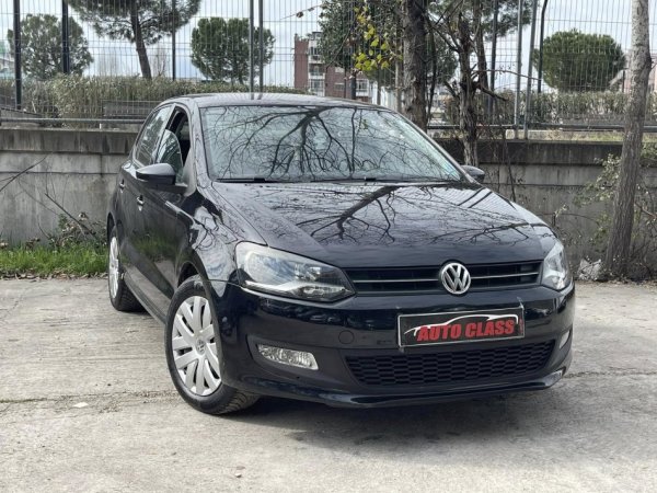 Tirane, shes makine VW POLO Nafte, e zeze manuale Klima 140.000 km 5900 €