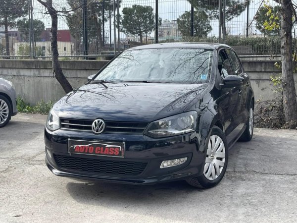 Tirane, shes makine VW POLO Nafte, e zeze manuale Klima 140.000 km 5900 €
