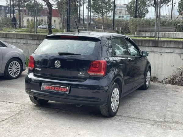 Tirane, shes makine VW POLO Nafte, e zeze manuale Klima 140.000 km 5900 €