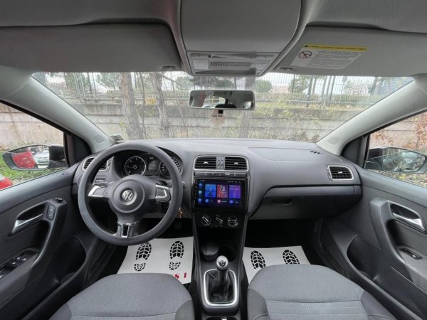 Tirane, shes makine VW POLO Nafte, e zeze manuale Klima 140.000 km 5900 €