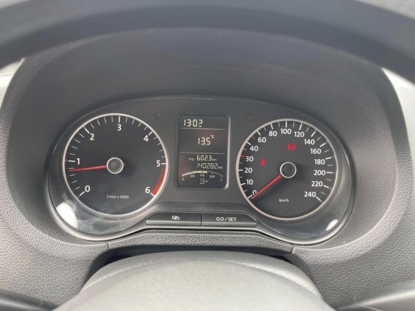 Tirane, shes makine VW POLO Nafte, e zeze manuale Klima 140.000 km 5900 €