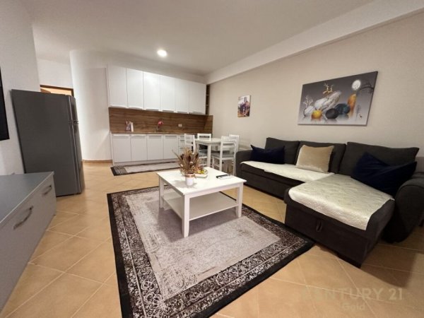 Tirane, jepet me qera apartament 2+1+Aneks+Ballkon Kati 9, 95 m² 800 € (Komuna e Parisit)