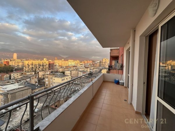 Tirane, jepet me qera apartament 2+1+Aneks+Ballkon Kati 9, 95 m² 800 € (Komuna e Parisit)
