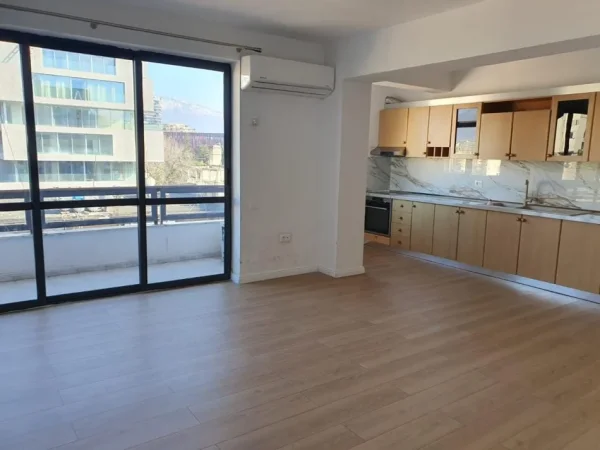 Tirane, jepet me qera apartament 2+1+2 Kati 5, 130 m² 800 € (Bllok, te Libri Universitar)