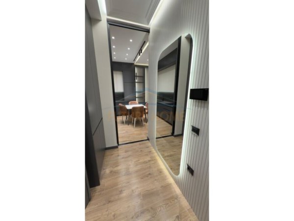 Tirane, jepet me qera apartament 1+1+Ballkon Kati 2, 72 m² 900 € (Kompleksi Deliorgji)
