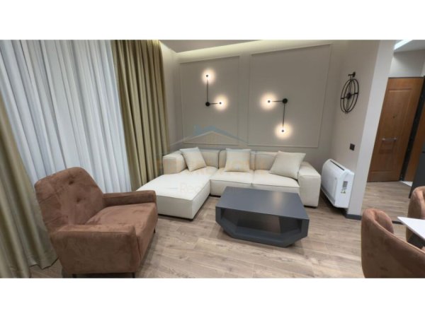 Tirane, jepet me qera apartament 1+1+Ballkon Kati 2, 72 m² 900 € (Kompleksi Deliorgji)