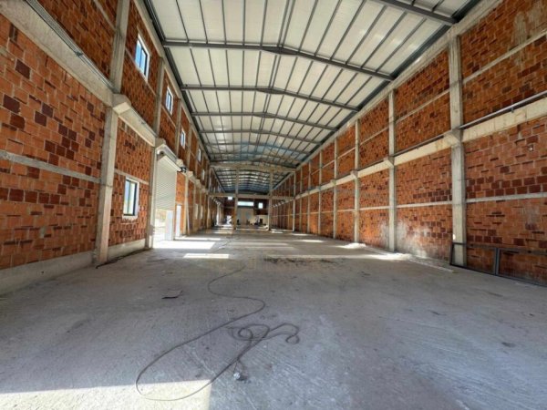 Tirane, jepet me qera magazine Kati 0, 2.400 m² 7.200 € (KASHAR)