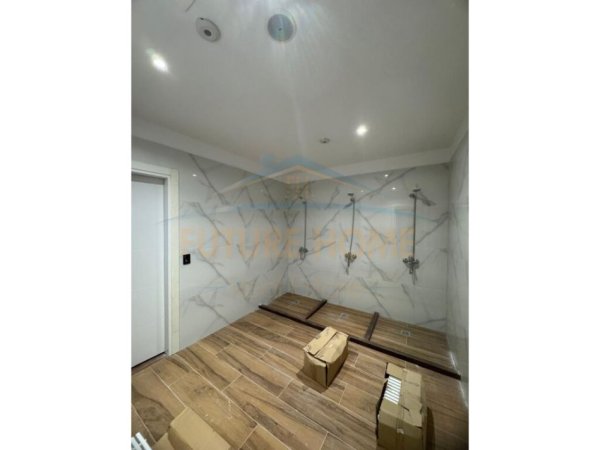 Tirane, jepet me qera ambjent biznesi Kati 0, 589 m² 4.000 € (21 DHJETORI)