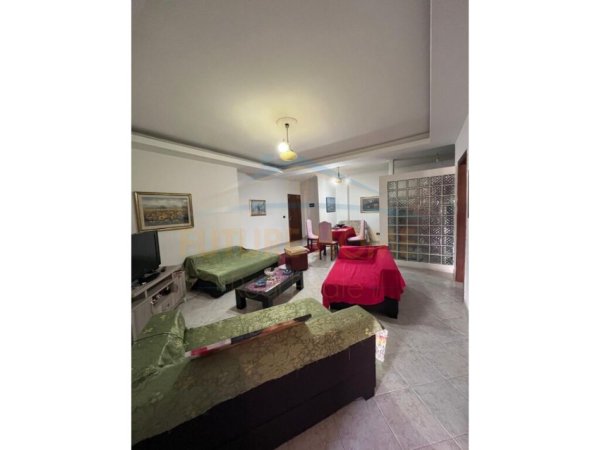 Tirane, shitet apartament 4+1+Ballkon Kati 2, 130 m² 240.000 € (21 DHJETORI TIRANE)