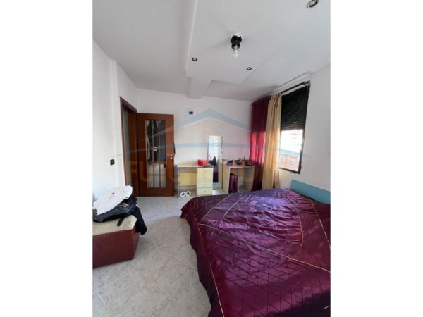 Tirane, shitet apartament 4+1+Ballkon Kati 2, 130 m² 240.000 € (21 DHJETORI TIRANE)