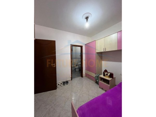 Tirane, shitet apartament 4+1+Ballkon Kati 2, 130 m² 240.000 € (21 DHJETORI TIRANE)