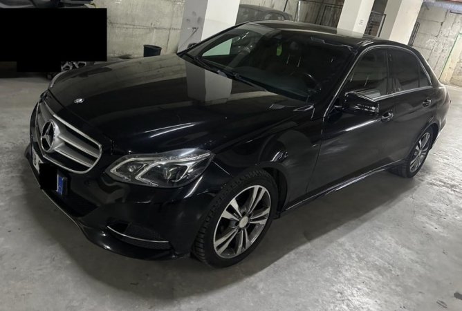 Tirane, shes makine Mercedes Benz E220 Nafte, e zeze automatik Kondicioner 300.000 km 14.000 €