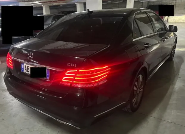 Tirane, shes makine Mercedes Benz E220 Nafte, e zeze automatik Kondicioner 300.000 km 14.000 €