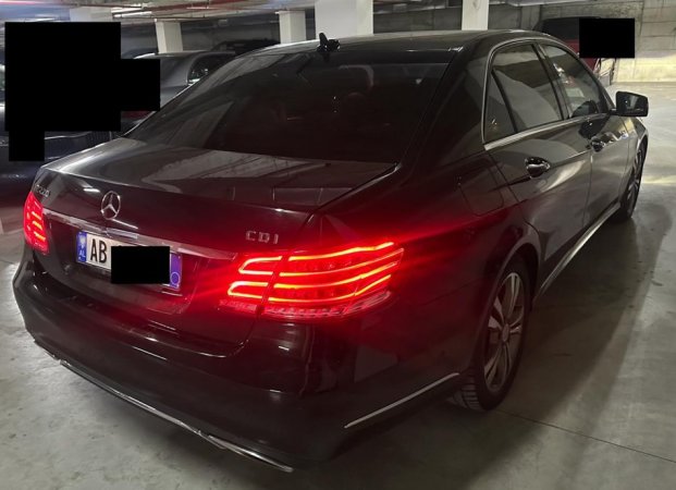 Tirane, shes makine Mercedes Benz E220 Nafte, e zeze automatik Kondicioner 300.000 km 14.000 €