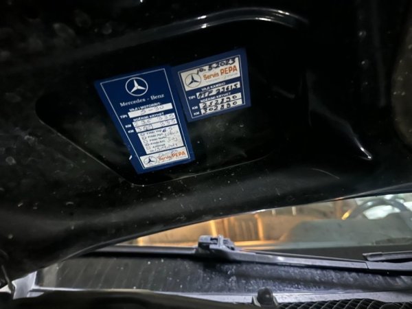 Tirane, shes makine Mercedes Benz E220 Nafte, e zeze automatik Kondicioner 300.000 km 14.000 €