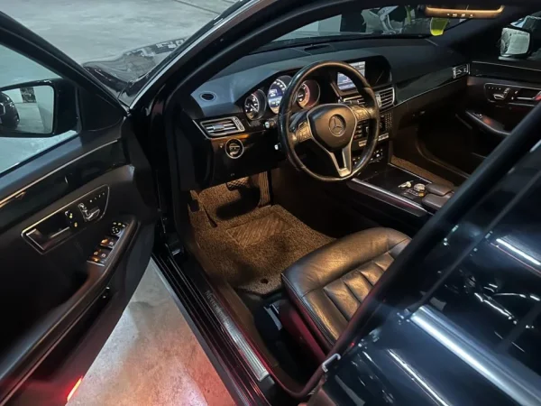 Tirane, shes makine Mercedes Benz E220 Nafte, e zeze automatik Kondicioner 300.000 km 14.000 €