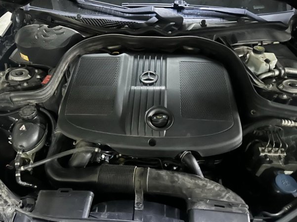 Tirane, shes makine Mercedes Benz E220 Nafte, e zeze automatik Kondicioner 300.000 km 14.000 €