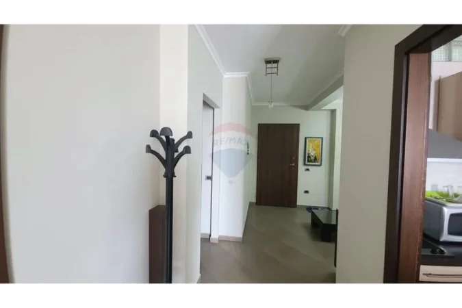 Tirane, jepet me qera apartament 1+1 Kati 4, 94 m² 600 € 