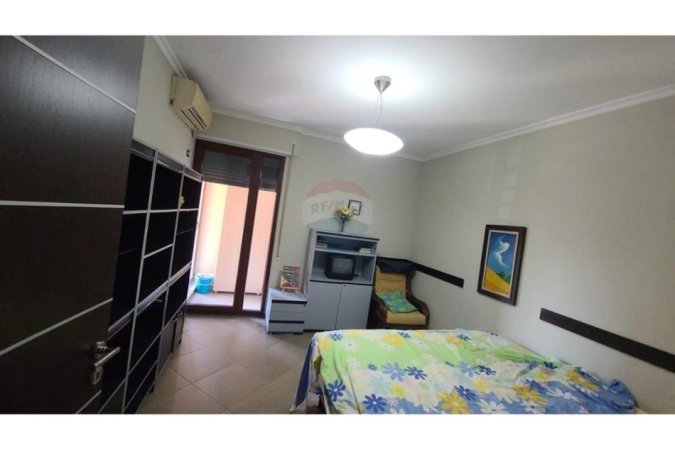 Tirane, jepet me qera apartament 1+1 Kati 4, 94 m² 600 € 