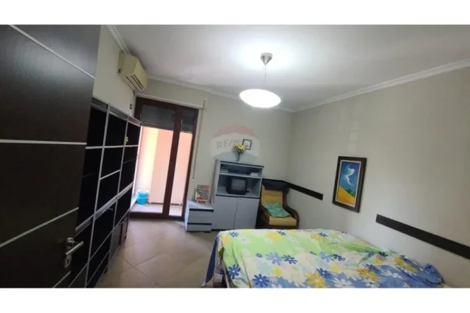 Tirane, jepet me qera apartament 1+1 Kati 4, 94 m² 600 € 