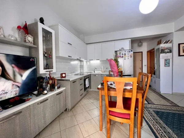 Vlore, shitet apartament 2+1+Ballkon , 100 m² 250.000 € (Lungomare - Vlorë)