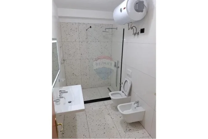 Tirane, shitet apartament 2+1+Ballkon Kati 1, 100 m² 158.000 € 