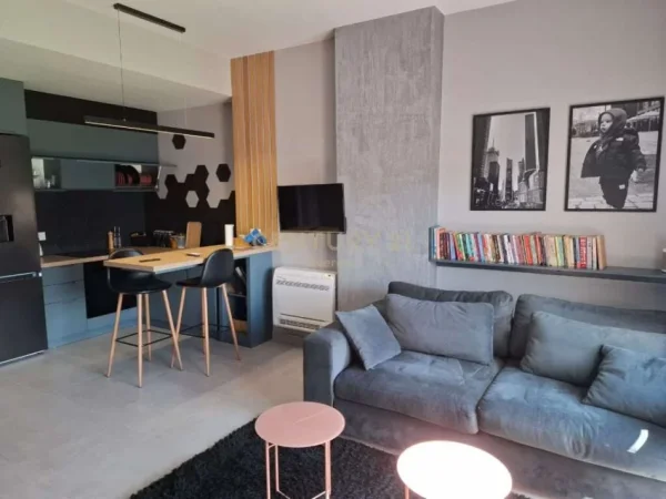 Tirane, jepet me qera apartament 1+1 Kati 9, 54 m² 900 € (Rruga e Kosovareve)