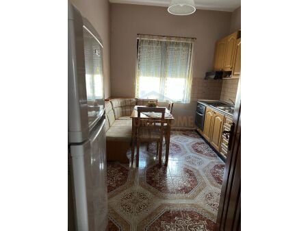 Tirane, jepet me qera apartament 2+1+Verande, Kati 4, 142 m² (Xhamllik, AREA48342)