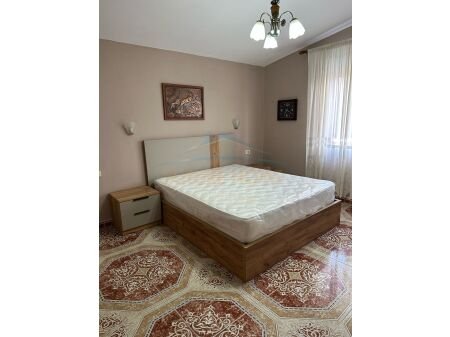 Tirane, jepet me qera apartament 2+1+Verande, Kati 4, 142 m² (Xhamllik, AREA48342)