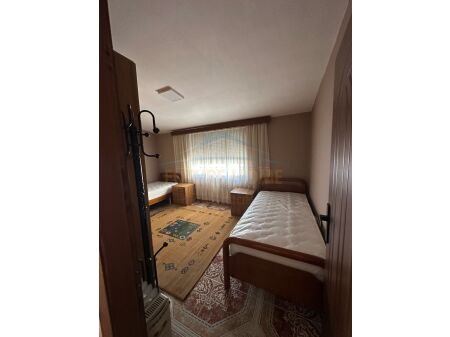 Tirane, jepet me qera apartament 2+1+Verande, Kati 4, 142 m² (Xhamllik, AREA48342)