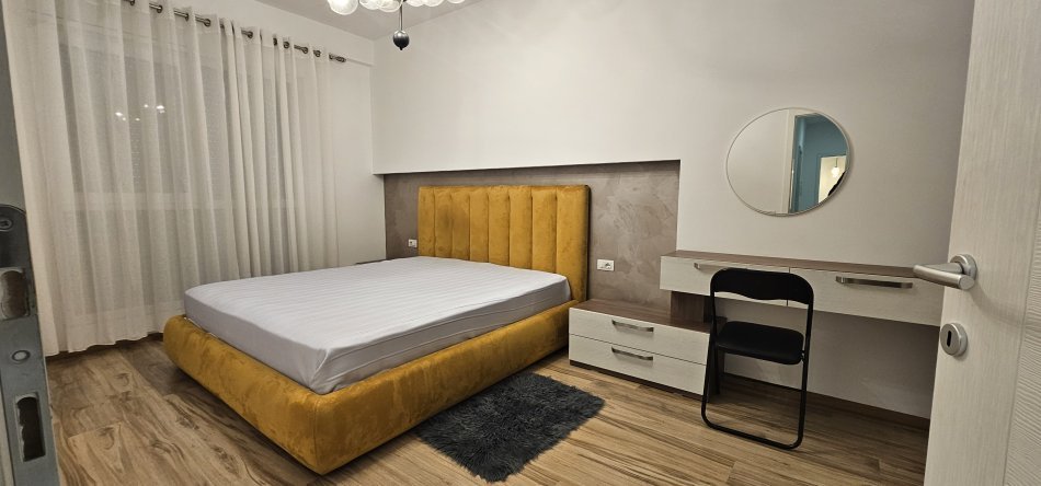 Tirane, jepet me qera apartament 2+1+Ballkon Kati 3, 105 m² 700 € (PARKU OLIMPIK)
