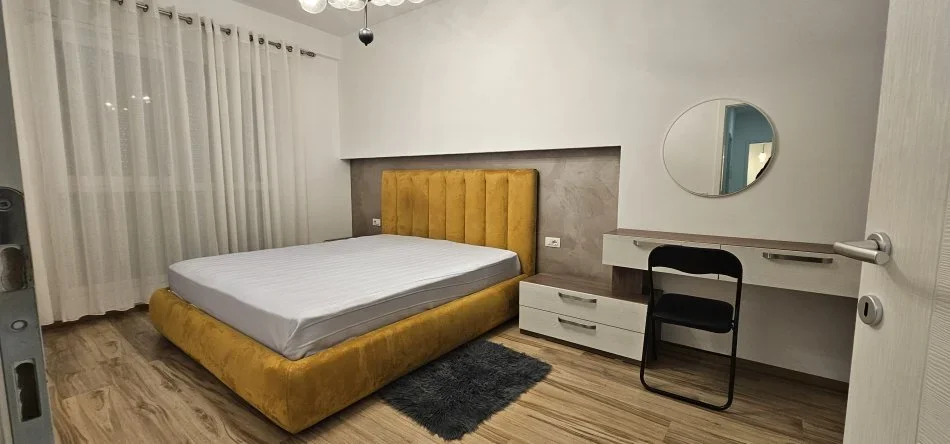 Tirane, jepet me qera apartament 2+1+Ballkon Kati 3, 105 m² 700 € (PARKU OLIMPIK)