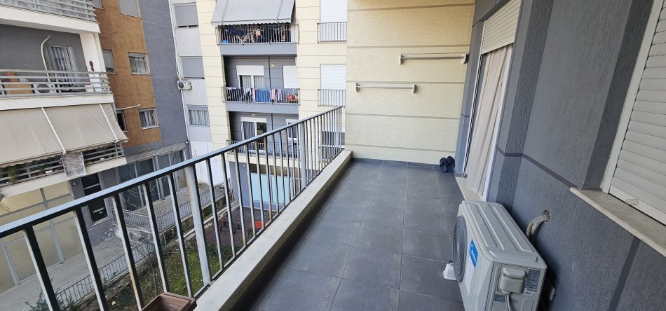 Tirane, jepet me qera apartament 2+1+Ballkon Kati 3, 105 m² 700 € (PARKU OLIMPIK)