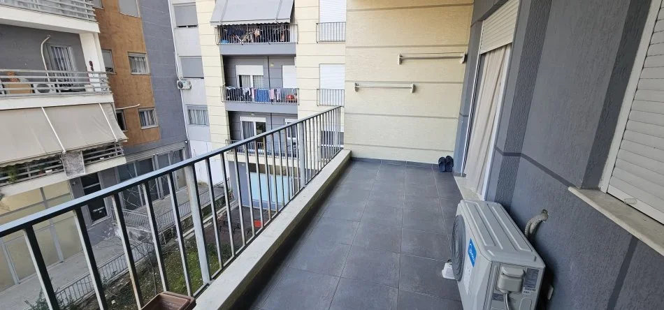 Tirane, jepet me qera apartament 2+1+Ballkon Kati 3, 105 m² 700 € (PARKU OLIMPIK)